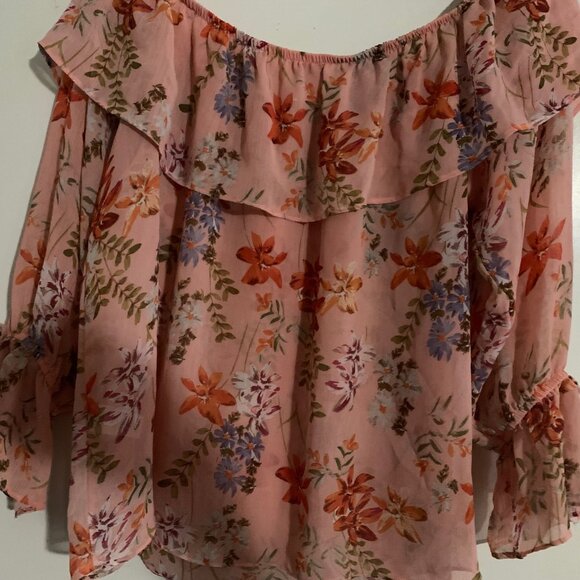 Worn a couple times but in great condition - Smoke free home - Picture 2 of 7